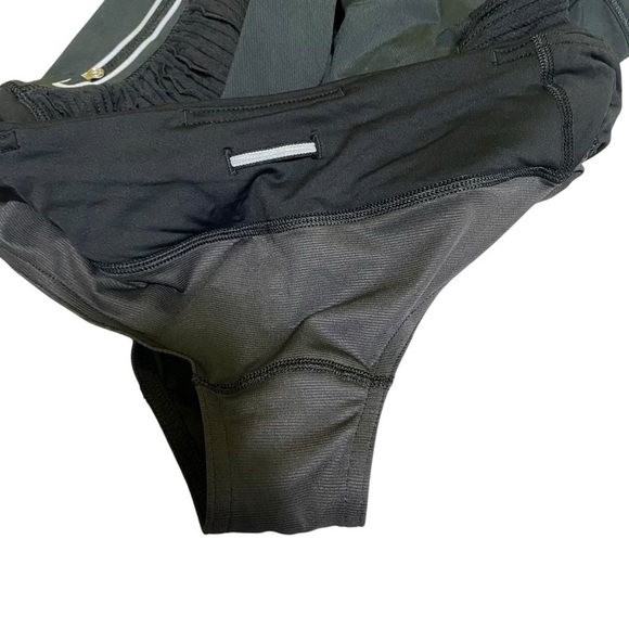 Lululemon Run: Bright At Night Short Sz 4 Black - Picture 13 of 14